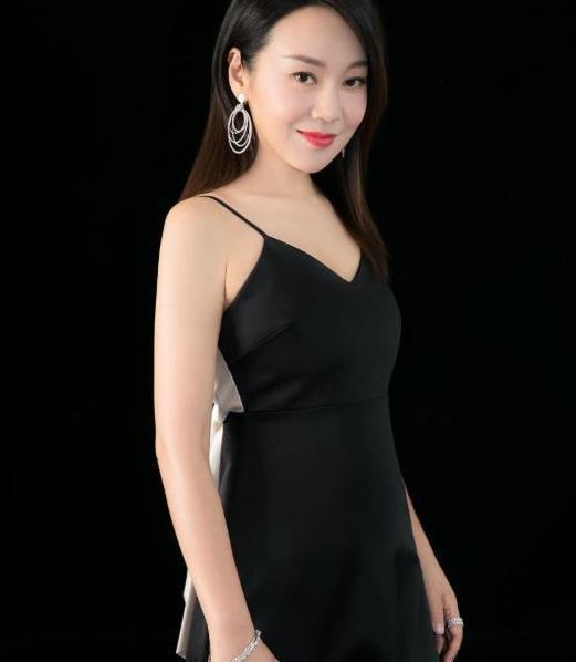 娱乐吃瓜妹闫妮小说免费阅读,娱乐圈的瓜田秘闻，免费阅读大揭秘