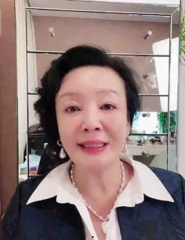 制片人吃瓜明星娱乐圈,揭秘娱乐圈明星背后的故事